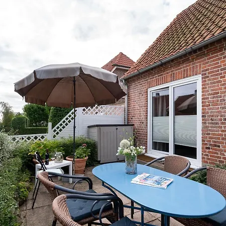 Holiday home Rosenstrasse 1a Bootshaus Groemitz